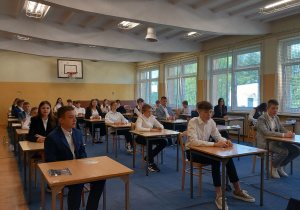 Ósmoklasiści na jednej z sal egzaminacyjnych