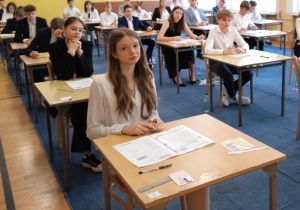 Uczniowie na sali tuż przed rozpoczęciem egzaminu